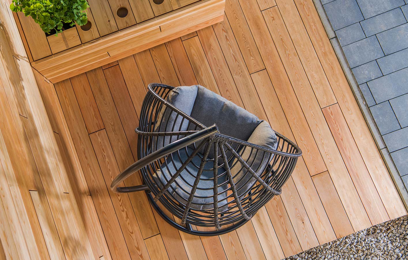 moderne Terrassen montieren wie die Profis moderne Terrasse mit Holz und Stein kombiniert